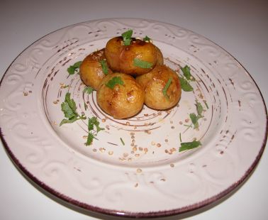 Patates Antinaktes (Baby potatoes cooked in red wine)