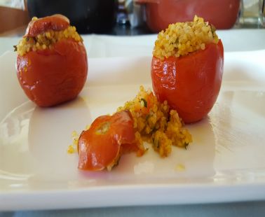 Stuffed tomatoes with pourgouri