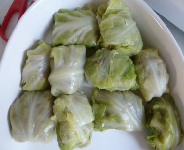 Lahanodolmades me avgolemono