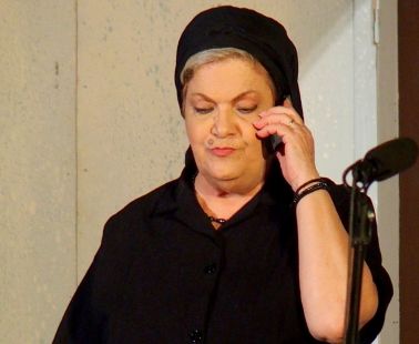  "Egia Kotsini pou pais ..."