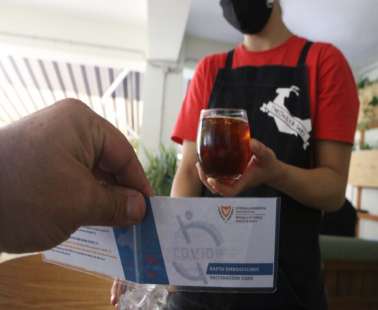 18χρονη υπάλληλος με πλαστό SafePass