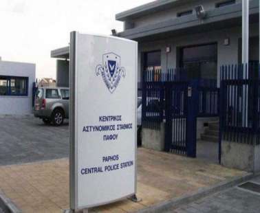 Μπήκαν στο δωμάτιο και ξυλοφόρτωσαν τον 41χρονο συγκάτοικο τους