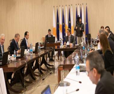Σχολεία, sms, συναθροίσεις και εστίαση