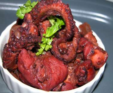 Octopus Stifado (Cyprus octopus stew with onions)