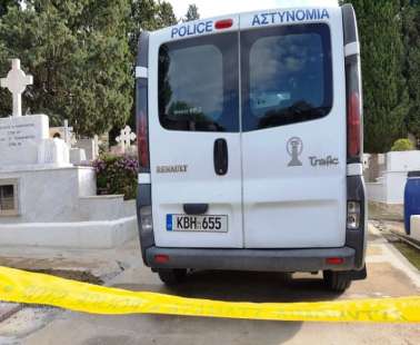 H διαδικασία εξέτασης των οστών του εθνοφρουρού