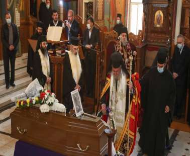 Θλίψη στο "ύστατο χαίρε" στον Αρχιμανδρίτη Γρηγόριο που έφυγε από κορωνοϊό