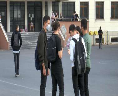 Καθηγητής μουσικής απαιτεί από μαθητές να του στέλνουν βίντεο με τους εαυτούς τους στο κινητό του