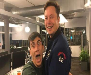 O Elon Musk αποθεώνει τον Φειδία
