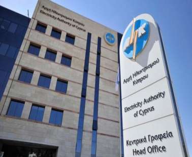 Η κυβέρνηση επιρρίπτει ευθύνες σε ΑΗΚ και εργαζόμενους για την ακρίβεια στο ρεύμα