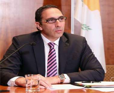 Εμβολιάστηκε η μητέρα του υπουργού Υγείας