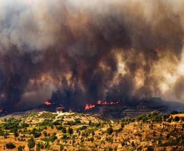Παιδιά έριξαν πυροτέχνημα που προκάλεσε πυρκαγιά