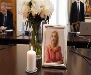 Σε λαϊκό προσκύνημα η σορός της Ζέτας Αιμιλιανίδου