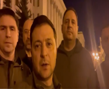 ΒΙΝΤΕΟ: «Είμαστε εδώ!» - Διαψεύδει τα περι διαφυγής του ο Ζελένσκι