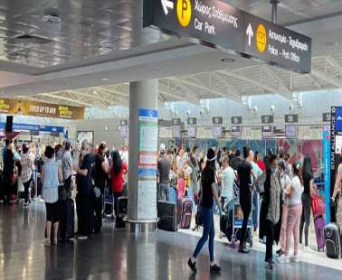 Βρετανοί κόλλησαν στην Κύπρο Η Freya εξαντλήθηκε από το κλάμα