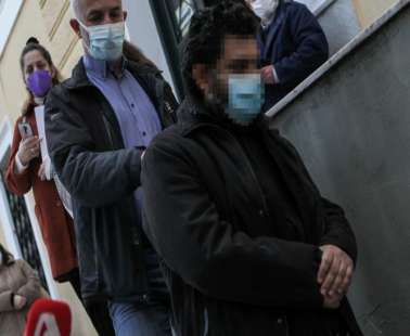 Βγα ίνει κι από πάνω, κατηγορώντας την ανήλικη ο ιερέας που καταγγέλθηκε για βιασμό