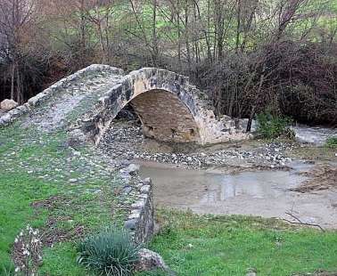 The "Bridge of Skarfou", in Simou village!