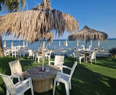 Holiday vibes in a hidden seaside paradise