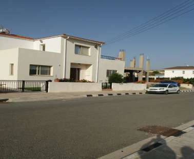 3 Houses in one plot for sale