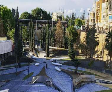 Δείχνει τις κακοτεχνίες η πλατεία ελευθερίας