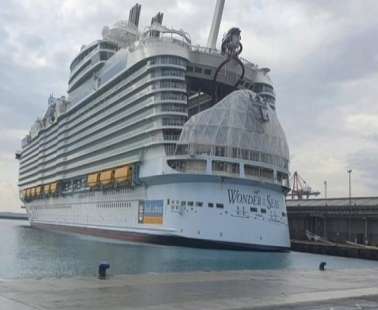 Στο Λιμάνι της Λεμεσού το «θηρίο» Wonder of the Seas (ΦΩΤΟΣ)