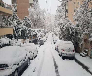 Στα λευκά οι γειτονιές της Αθήνας