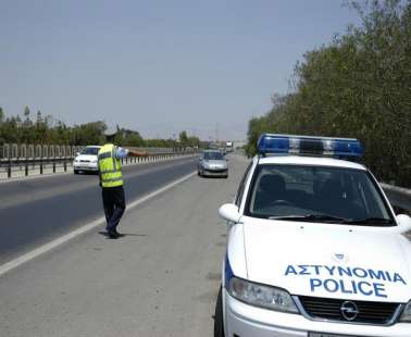 Τα δικαιώματά σας όταν σας σταματούν με το αυτοκίνητο για αστυνομικό έλεγχο