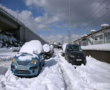 Έμφραγμα υπέστη εγκλωβισμένος οδηγός στην Αττική οδό από την κακοκαιρία «Ελπίδα»