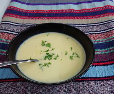 How To Make Greek Egg and Lemon Soup (Avgolemono or avgolemoni)