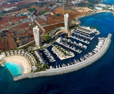Η ανακοίνωση της μαρίνας Αγίας Νάπας για τη φωτιά στο σκάφος