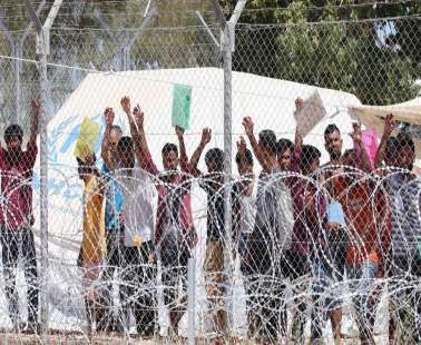 Μπουκάρουν σε οικίες κλέβουν και βγάζουν μαχαίρια