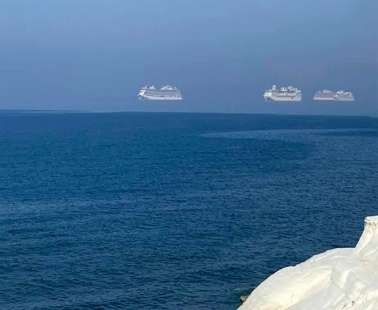 Κρουαζιερόπλοια που αιωρούνται στη Λεμεσό