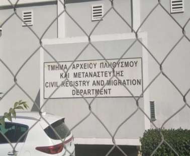 Νεαρός απειλούσε να αυτοπυρποληθεί στη Λευκωσία