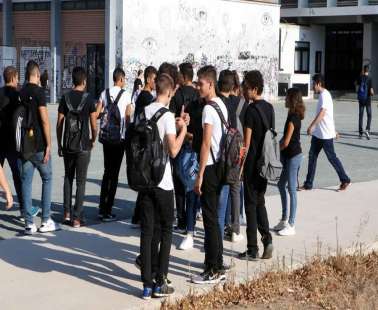 Έξω από τις τάξεις οι μαθητές την Παρασκευή