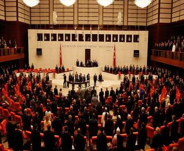 Τουρκία: Κόντρα βουλευτών κυβέρνησης - αντιπολίτευσης για το «θα έρθουμε μια νύχτα»