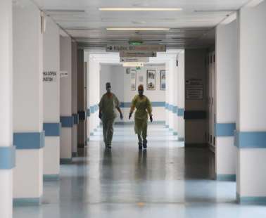 Έβαλε κάμερα στα γυναικεία αποδυτήρια του Νοσοκομείου Λευκωσίας.