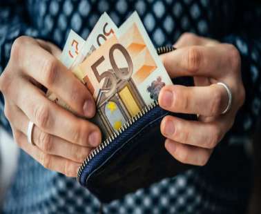 €2.025 ο μέσος ακαθάριστος μισθός στην Κύπρο