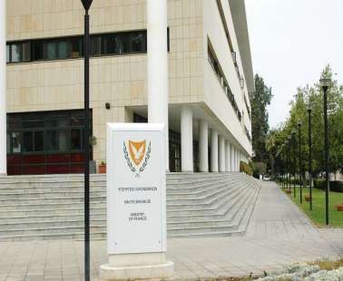 Δεν αξιοποιεί την κρατική γη η Κυβέρνηση και θέλει να αγοράσει δύο κτίρια για €33 εκατ.