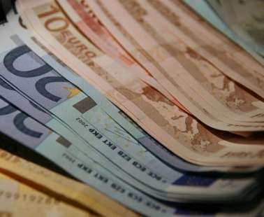 Αύξηση μηνιαίες απολαβές των υπαλλήλων απο €2.258 στα €2.267