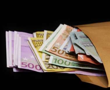 Ζήτησαν έκτακτη εισφορά τα κόμματα για τις προεδρικές