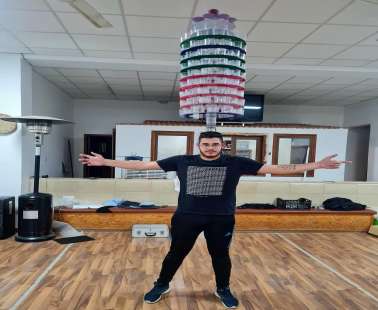 Το πρωί φοιτητής, το βράδυ χορευτής-Ο 20χρονος που στοχεύει στο Guinness