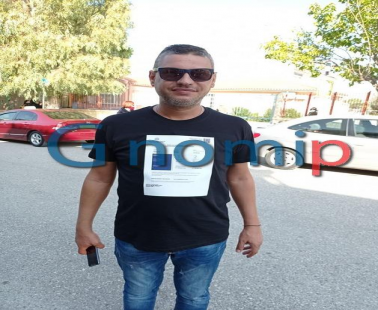 Θεούλης τύπωσε το πιστοποιητικό εμβολιασμού του σε φανέλα