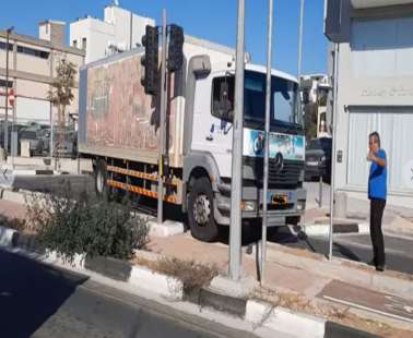 Νέος δρόμος στην Λεμεσό δεν χωράει φορτηγά να περάσουν με αποτέλεσμα να σφηνώνουν