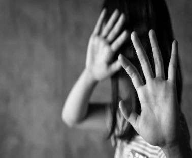 Αδέρφια μηνύουν τους γονείς τους για βιασμό