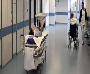 Περίμενε στις Πρώτες Βοήθειες για 24 ώρες....Τελικά τον πήραν οι δικοί του σπίτι αντί να εισαχθεί σε θάλαμο