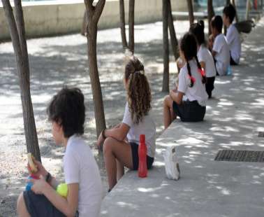 Τους έχουν να κάθονται στις καρέκλες το διάλειμμα
