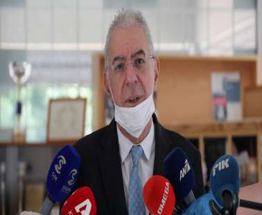 Κάπνιζε σε ζωντανή σύνδεση ο Προδρόμου