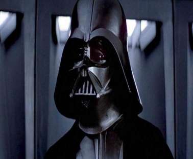 Με στολή Darth Vader στο μάρκετ για ψώνια...