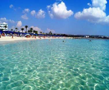 Ayia Napa Mayor welcomes 16 Blue Flag flags for municipality’s beaches