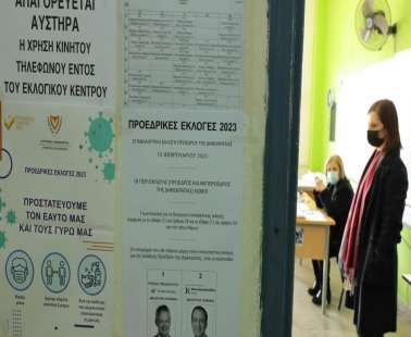 Αναστάτωση σε εκλογικό κέντρο: Προεδρεύοντας πνίγηκε ενώ έτρωγε