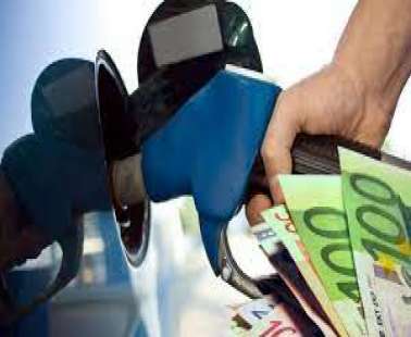 Ισχυρές ενδείξεις για όργιο αισχροκέρδειας σε καύσιμα